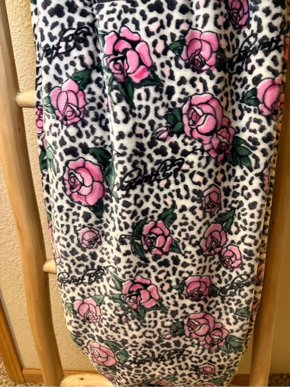 Ed Hardy Twin Plush Blanket Leopard Roses Pink Floral 60x90 NWT